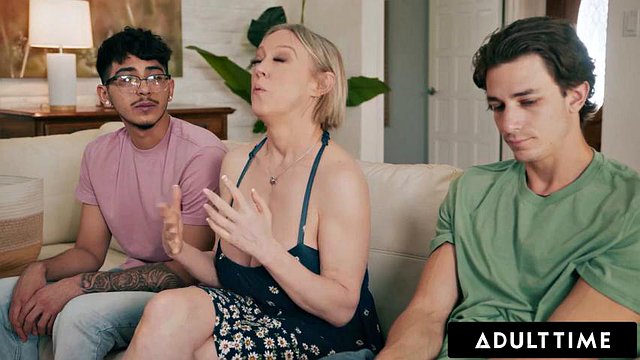 VOKSEN TID - Kåte Stepbros Team Up To SPITROAST Exasperated Stacked Stepmom Dee Williams: Porno