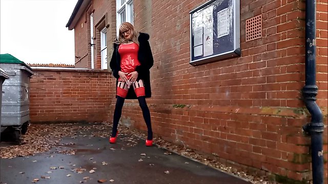 Transvestite Tranny Pissing Outdoors