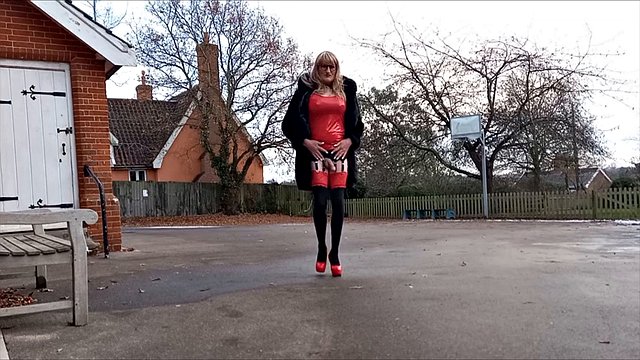 Transvestite Tranny Pissing Outdoors