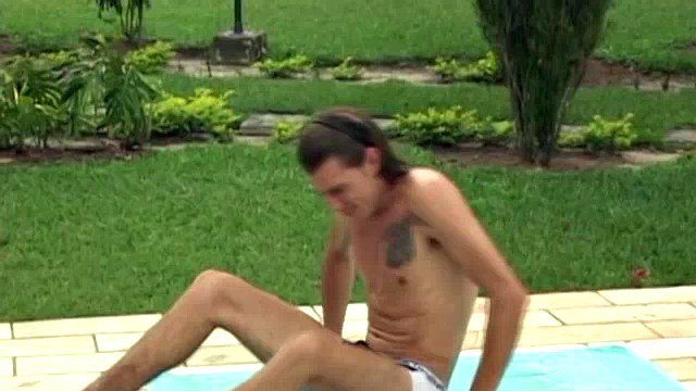 session orale chaude 69 au bord de la piscine
