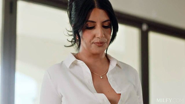 Big Tits MILF Sarah Arabic Delivers Demanding Dick Reading