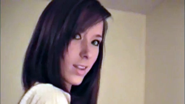 Hotty BrookeSkye parla dolcemente e si toglie i vestiti