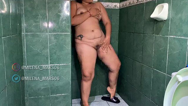Come and enjoy me washing my pussy and my huge sweaty ass - Milena Mars