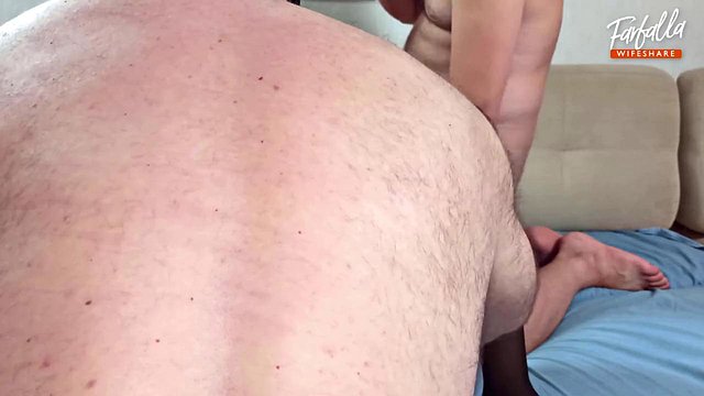 Farfalla teilt ihren Mann mit einem anderen Hengst für ihr erstes MMF-Bumsen ohne Sattel und einer brutalen Doppelpenetration