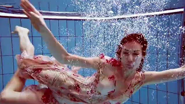 Sexy Italian chick Martina underwater