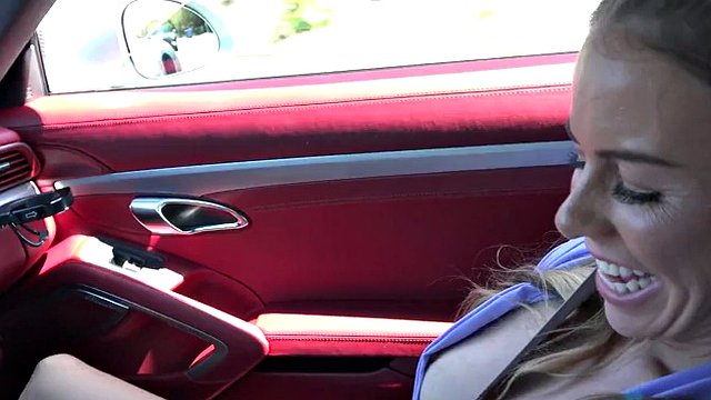 Sahilde bir randevuda Summer Vixen ile arabada özensiz oral seks ve eğlence POV