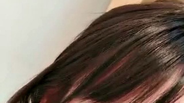 Cute girl with short hair, KIKI, masturbates with bathroom props, vibrates, breaks open, close-up orgasms, sprays a lot of water, very tempting, don't miss it
