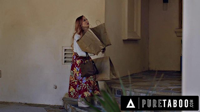 Sophia Locke, bezbronna, pogrążona w żałobie wdowa zachodzi w ciążę po zaparowaniu przebiegłego sąsiada