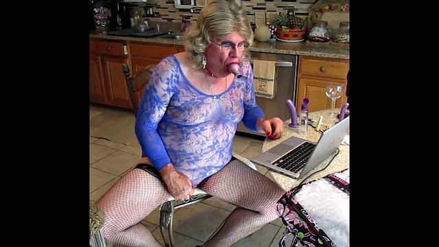 Sissy fag dana's on cam ταπείνωση