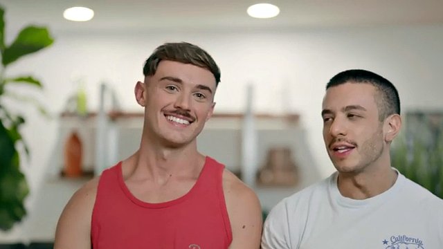 Hübscher Jock-Bareback-Hengst beim Amateur-Casting in den Arsch