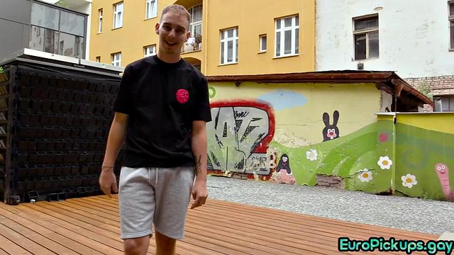 Возбужденная str8 анально скачет на хуе незнакомца