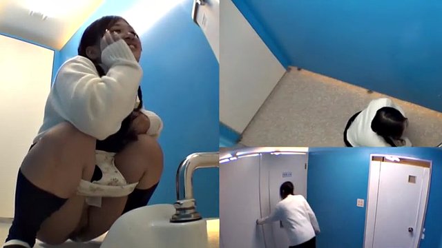 Asian teen schoolgirl peeing has been very naughty