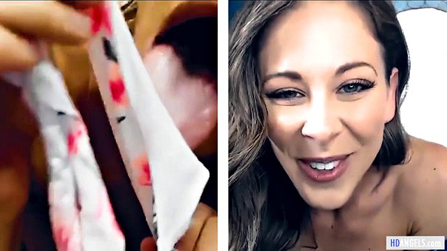 Η Cherie DeVille και η Emma Hix στο Lesbian Webcam Masturbation