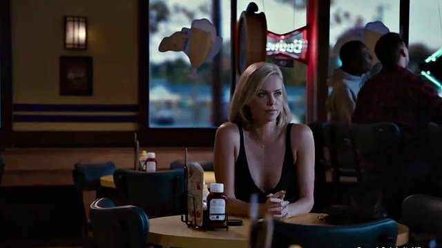 Scene di nudo di una bellissima attrice charlize theron