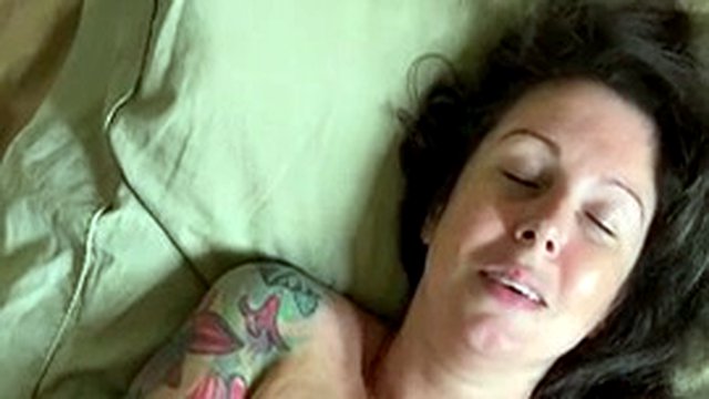 MILF ANAL - mrspjhaverstock - Creampie anale per il compleanno del marito per la prima volta