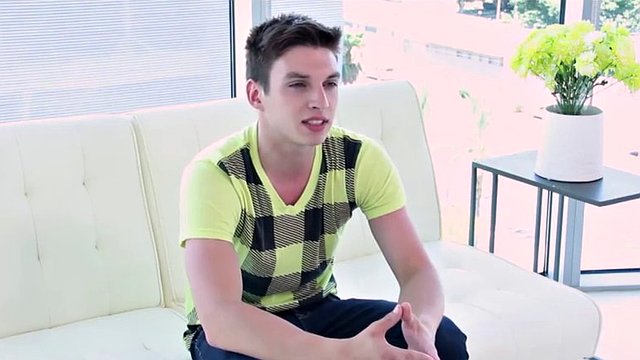 gaycastings bel ragazzo vuole succhiare soldi in cam