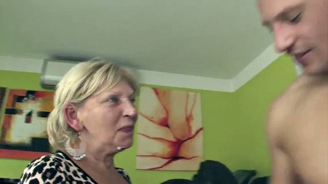 Crinkly Wrinkly: pompino, porno fetish e maturo