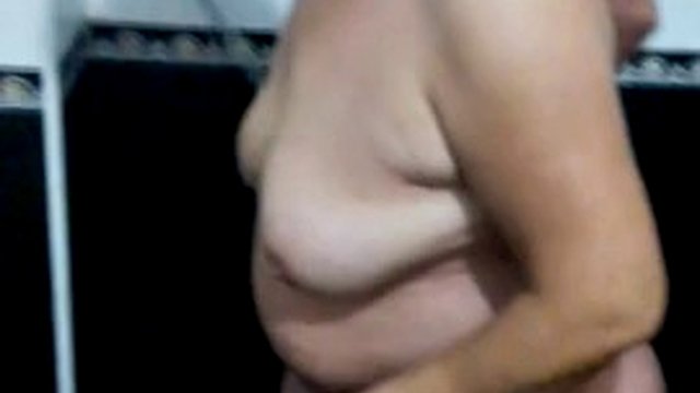 Chińska babcia w kąpieli