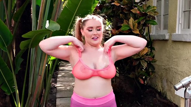 Sexercising with the busty Emma Shay