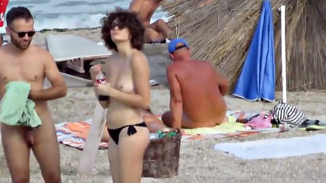 Amateur Nudist Beach Voyeur - Mature Close Up Pussy