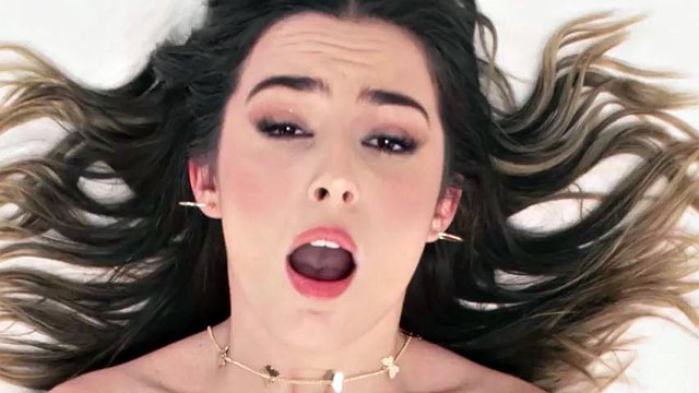 GIRLSWAY - Naughty Gal Ritchie é disciplinada na detenção após provocar a professora Valentina Nappi