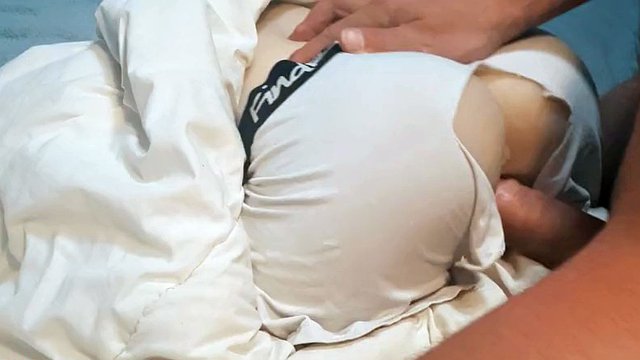 El coño mojado de un japonés es follado duro y gimiendo fuerte hasta una gran corrida - SoloXman
