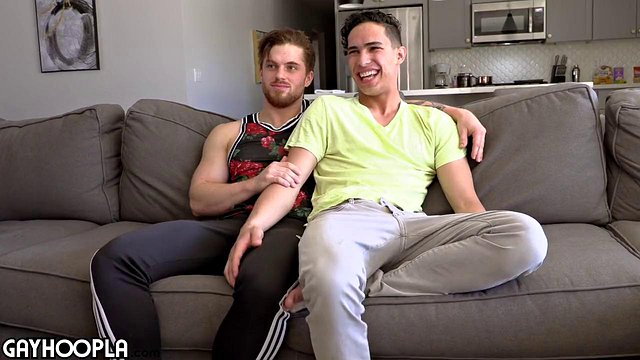 Travis Youth Barebacks le gros cul de Dustin Hazel