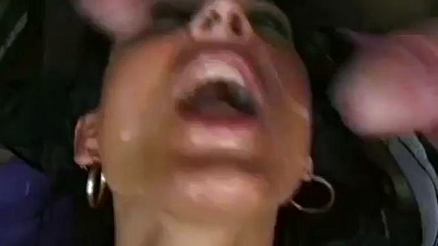 Politiets trekant: Hardcore, Brunette & Pornhub Porn