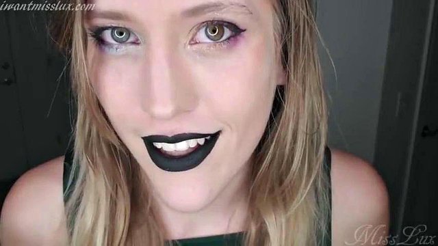 Fumer : porno éporner, solo et fétichiste